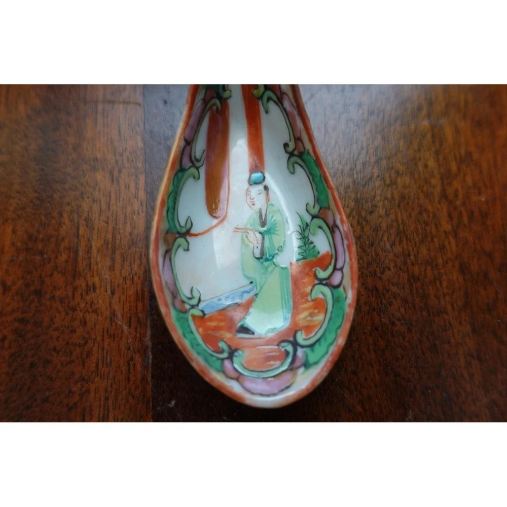 Vintage Chinese Rose Medallion Porcelain Soup Spoon Hand Painted Famille Rose